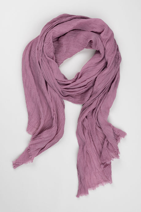 Our scarves are made of ethically sourced 100% natural cotton. Hand-loomed in India, which means the cotton is machine spun hand-spun by women in rural villages of Bihar and the weave is woven on a loom in the same region. 250x115 cm